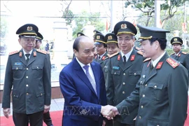 阮春福视察警卫司令部的战备工作