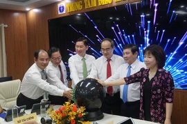 胡志明市医疗和教育两个智能指导中心正式启动运行