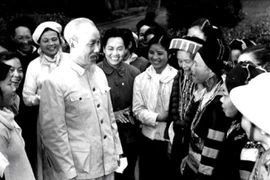 胡志明主席诞辰130周年：培育军队青年在祖国建设与保卫事业中的信心与责任精神
