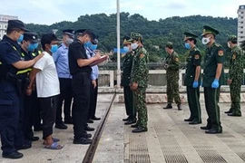 老街警方向中国移交一名中国通缉犯