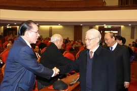 越共中央政治局举行原党和国家高层领导新春见面会