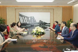政府副总理武德儋会见联合国艾滋病规划署驻越南代表埃蒙德