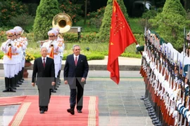 越南党和国家领导人向古巴领导人致贺电