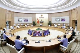阮春福总理：丝毫不放松、不懈怠扑灭疫情 保障高中毕业考试安全进行
