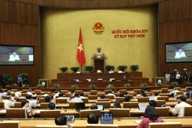 国会表决通过四部法律并对两部法律草案提出意见