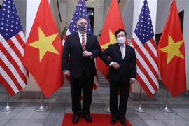  越南政府副总理兼外长范平明与美国国务卿蓬佩奥举行会谈