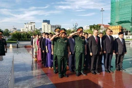 向越南英雄烈士上香系列活动在柬埔寨各省市陆续举行