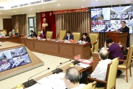 河内市委通过展开城市铁路项目和智慧城市项目的主张