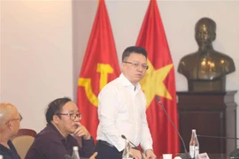 由越通社《体育与文化报》社主办的首届名为“蟋蟀”艺术奖正式启动