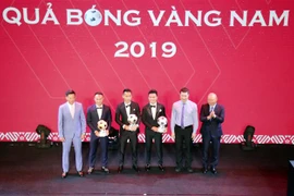 杜雄勇和黄如球员荣获2019年越南金球奖