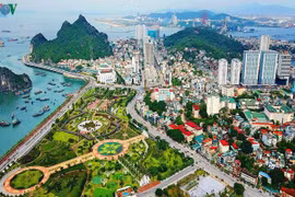 造访广宁省下龙市——遗产的新城