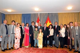 张和平副总理与旅居瑞士越南人共迎新春