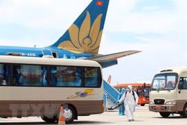 河内市引导入境人员登记酒店自费隔离