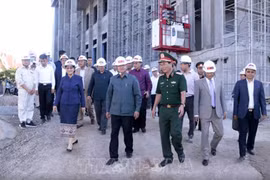 老挝总理对由越南援建的国会大厦工程的进度和质量予以高度评价