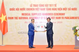 越南国会向非洲和中东国家议会赠送医疗物资