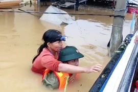 联合国人口基金向越南中部各省遭暴雨洪水影响的妇女和女童提供援助