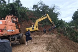 广治省向化县泥石流事故：22名干部与战士被掩埋