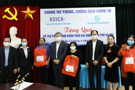 韩国国际合作机构向越南妇女联合会捐赠防疫物资