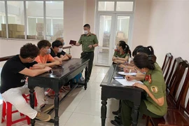  新冠肺炎疫情： 4名中国公民因违反出入境规定被驱逐出境