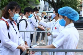 2020年高中毕业考试第一天 越南全国近86.7万名考生参加考试