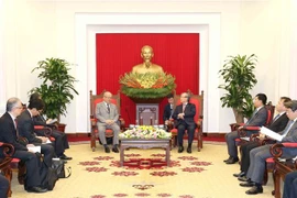 越共中央书记处常务书记陈国旺会见日越友好议员联盟特别顾问 