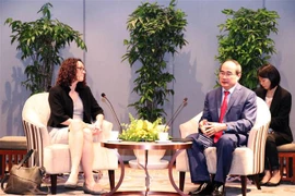 胡志明市市委书记会见德国黑森州代表团
