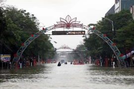 从清化到广南各省市主动应对暴雨和热带低气压