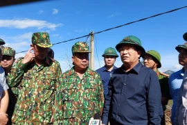  广南省南茶媚县茶棱乡泥石流事故：成立前方指挥部指挥被掩埋人员搜救工作