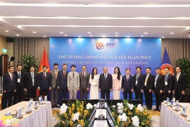 越南政府总理阮春福会见第37届东盟峰会赞助商