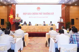 越南政府例行新闻发布会：越南迎来经济重启的黄金机会