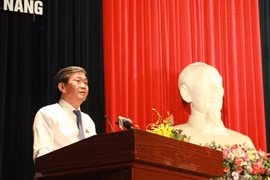 丁世兄解答岘港市选民的问题