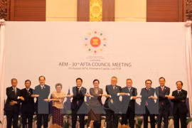 参加第48届东盟经济部长会议的与会代表
