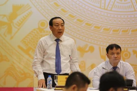 越南交通运输部副部长阮鸿长发表讲话