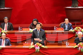 下午，越共中央政治局委员、国家主席张晋创代表主席团主持会议。