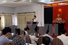 越南政府宗教委员会副主任裴青河在宗教工作干部培训班上讲课