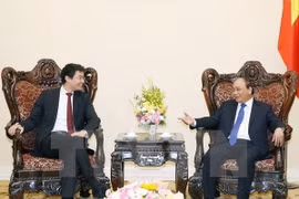 越南政府总理阮春福会见世界经济论坛执行董事菲利普·罗斯勒