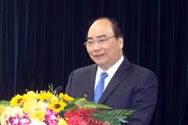 越南政府总理阮春福启程前往瑞士出席世界经济论坛2019年年会