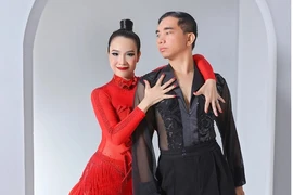 越南两名运动员范忠和与阮美庄将参加2024年WDSF世界拉丁舞锦标赛中年组II比赛。图自文化体育报