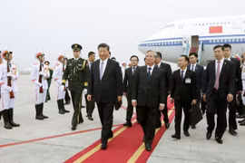 中共中央总书记、中国国家主席习近平抵达首都河内 开始对越南进行国事访问