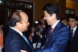 越南政府总理阮春福与日本首相安倍通电话