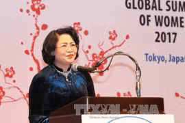 越南国家副主席邓氏玉盛