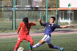 越南U16队（红衣）取得开门红（图：体育报）