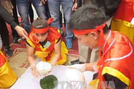 海阳省第八届包粽子与打糍粑比赛