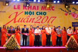 2017年春节展销会开幕式（图片来源：越通社）