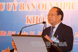 第四届越南奥林匹克委员会主席黄俊英在大会上发表讲话