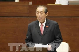 张和平副总理答复国会代表的质询。