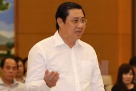  政府总理对岘港市人民委员会主席给予警告处分
