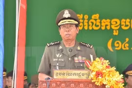 柬埔寨国防大臣迪班大将发表讲话。（图片来源：越通社）