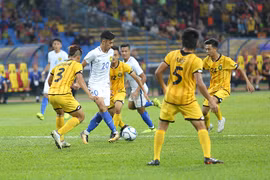 第29届东南亚运动会男足比赛：东道主马来西亚队以2比1击败文莱队。（图片来源：因特网）