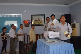 越裔柬埔寨人总会为国内灾民开展赈灾捐款活动。（图片来源：因特网）